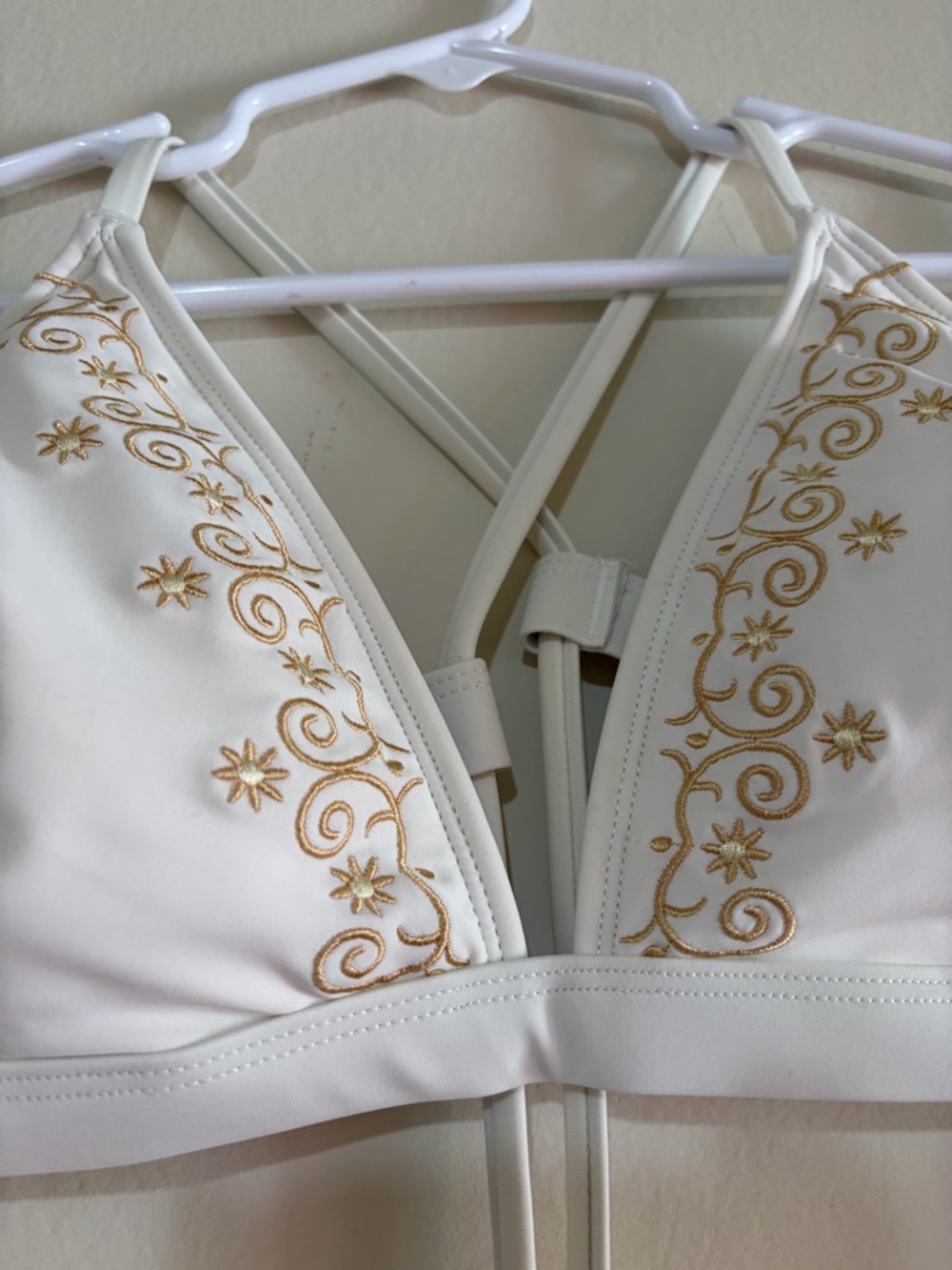 Cupshe Cream/white Bikini Set with Gold Embroidery with necklace. - Picture 5 of 13